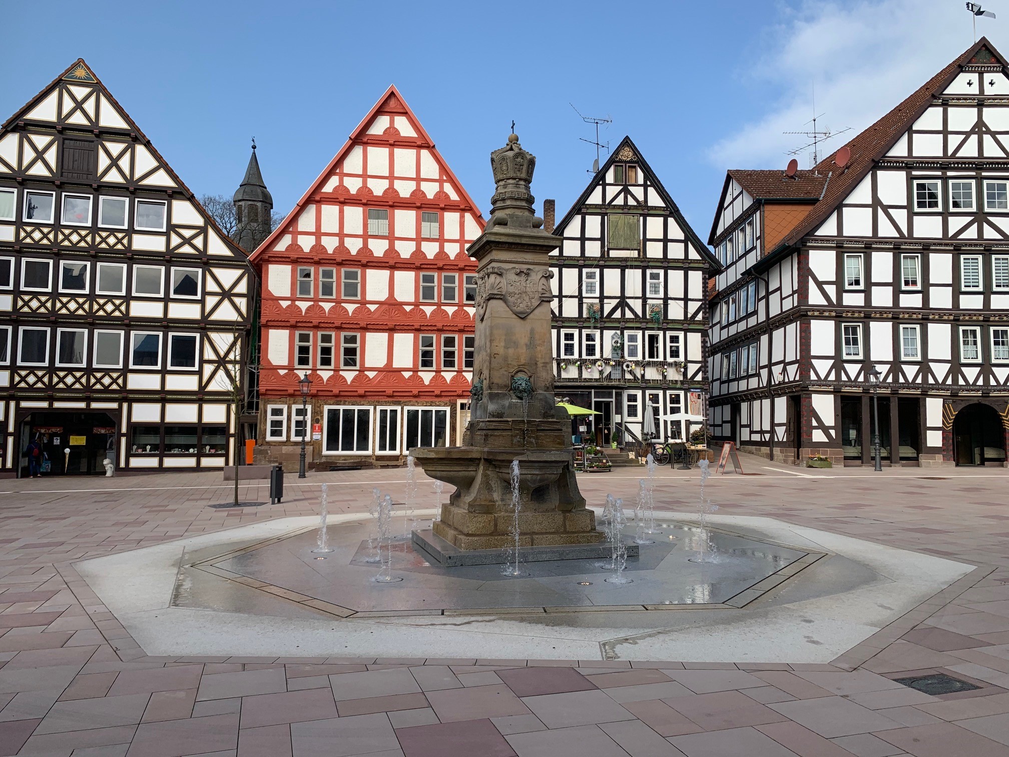 Hofgeismar Rathausplatz Fertigstellung und Eröffnung des Brunnens am